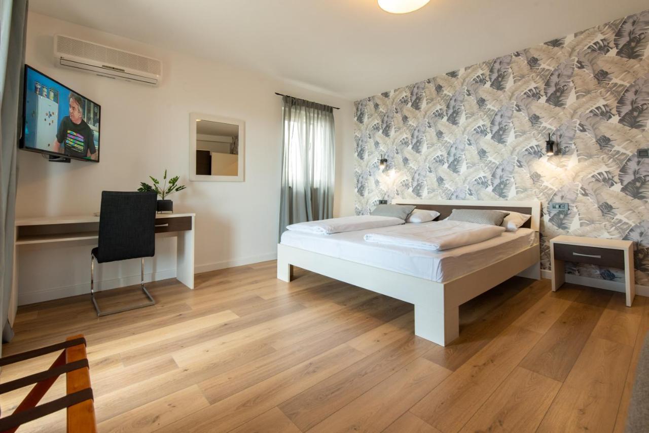 Apartments Amigos 珀德垂那 外观 照片