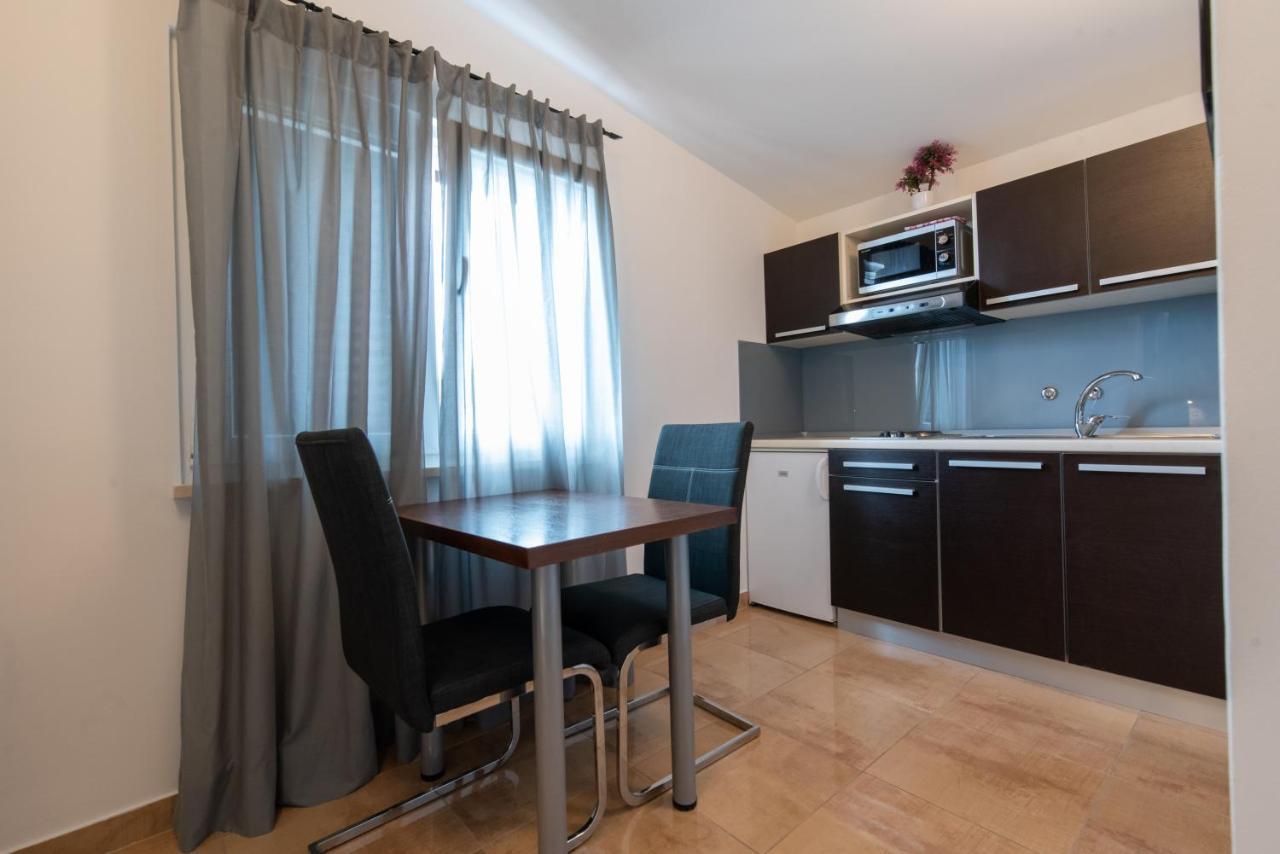 Apartments Amigos 珀德垂那 外观 照片