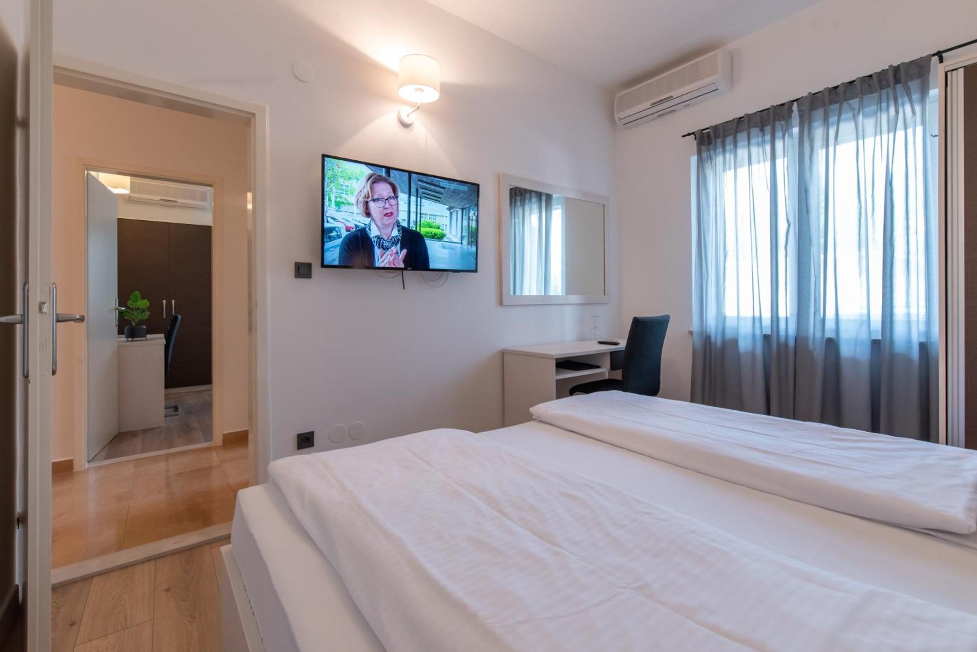 Apartments Amigos 珀德垂那 外观 照片